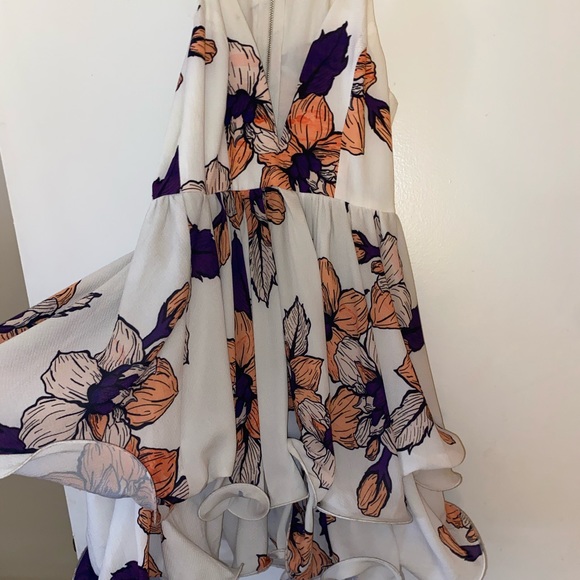 Beautiful spring dress - Picture 2 of 6